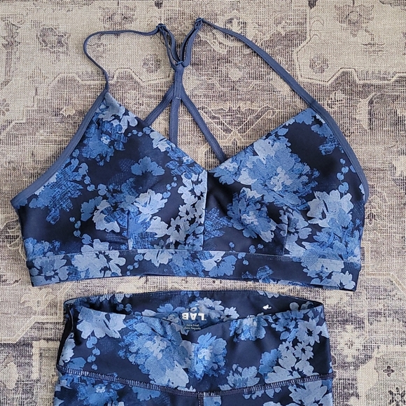 Never Worn 2 PC Yoga Set - Picture 2 of 11